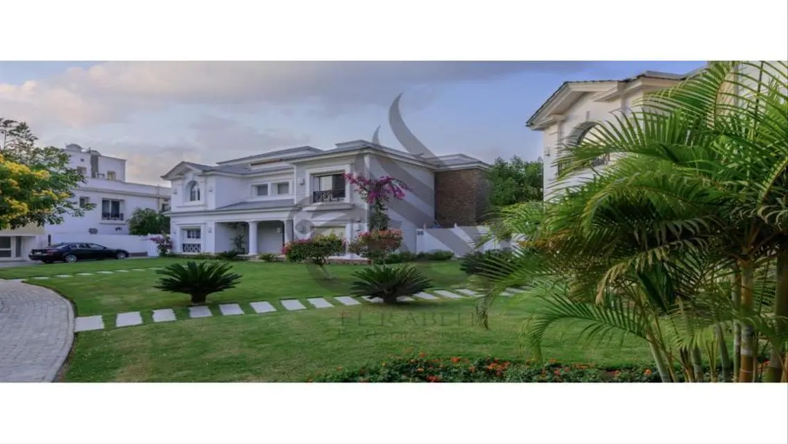 For sale, a standalone villa in Mountain View 1