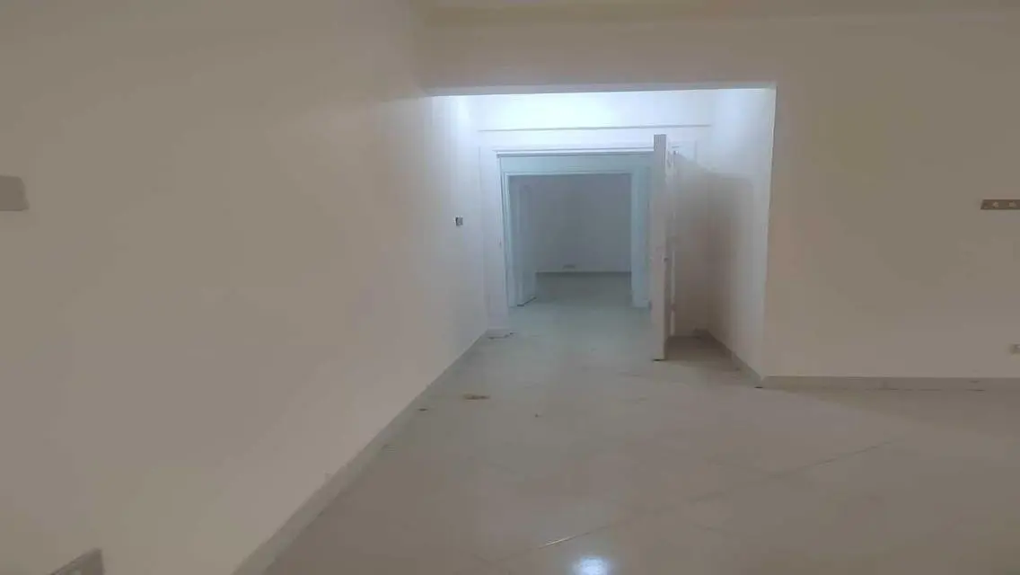 شقة كاملة التشطيب 3 غرف نوم مع حديقة