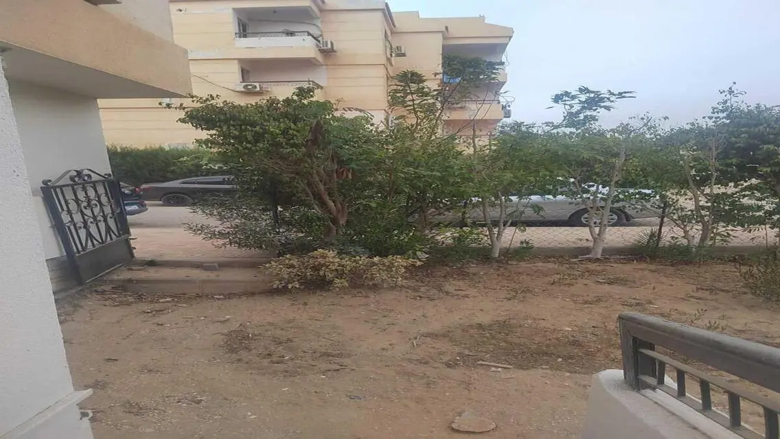 شقة كاملة التشطيب 3 غرف نوم مع حديقة
