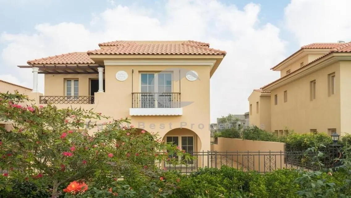 VILLA FOR SALE IN HYDE PARK NEW CAIRO\ FIRST LAUCH