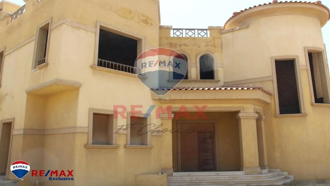فيلا لقطة في احلي موقع في القاهرة الجديدة