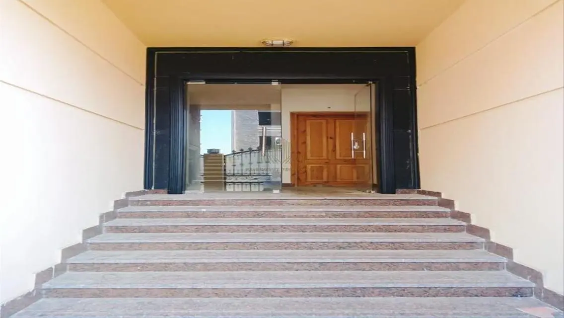 استلام فوري و قريبه من الجامعه الجامعه الامريكيه