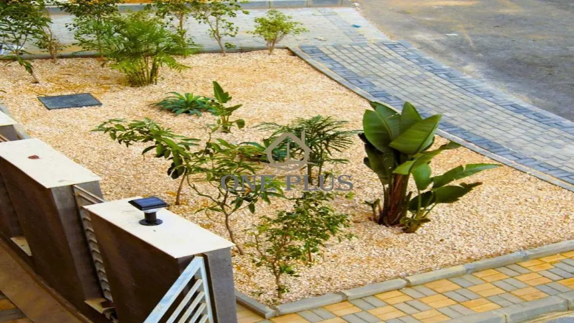 للايجار اول سكن شقة نصف مفروش علي فيو حديقة كبيرة