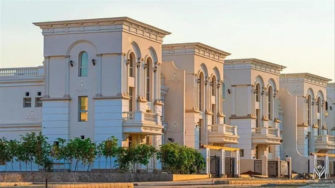 شقة متشطبة أستلام سنة في نيو جاردن سيتي بمقدم 5%