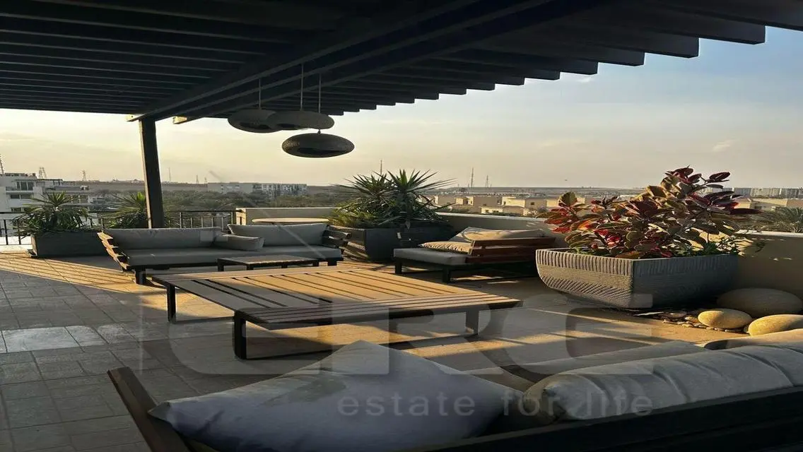 penthouse 414m with upgrade finishing  view golf