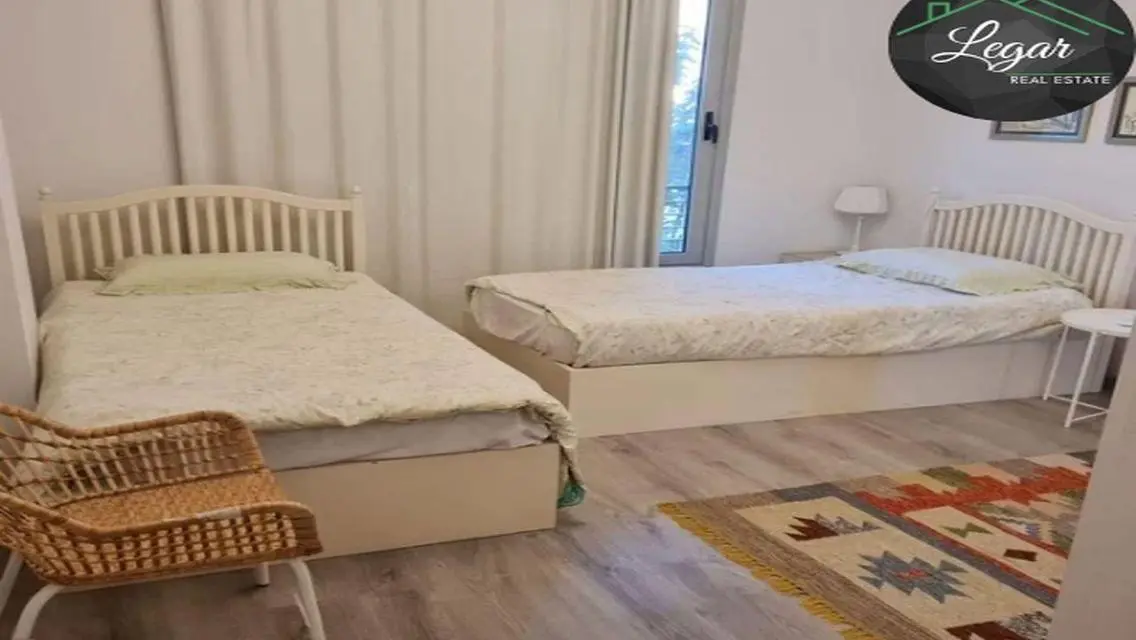 للايجار في بالم باركس شقه  مفروشه 3 نوم موقع مميز