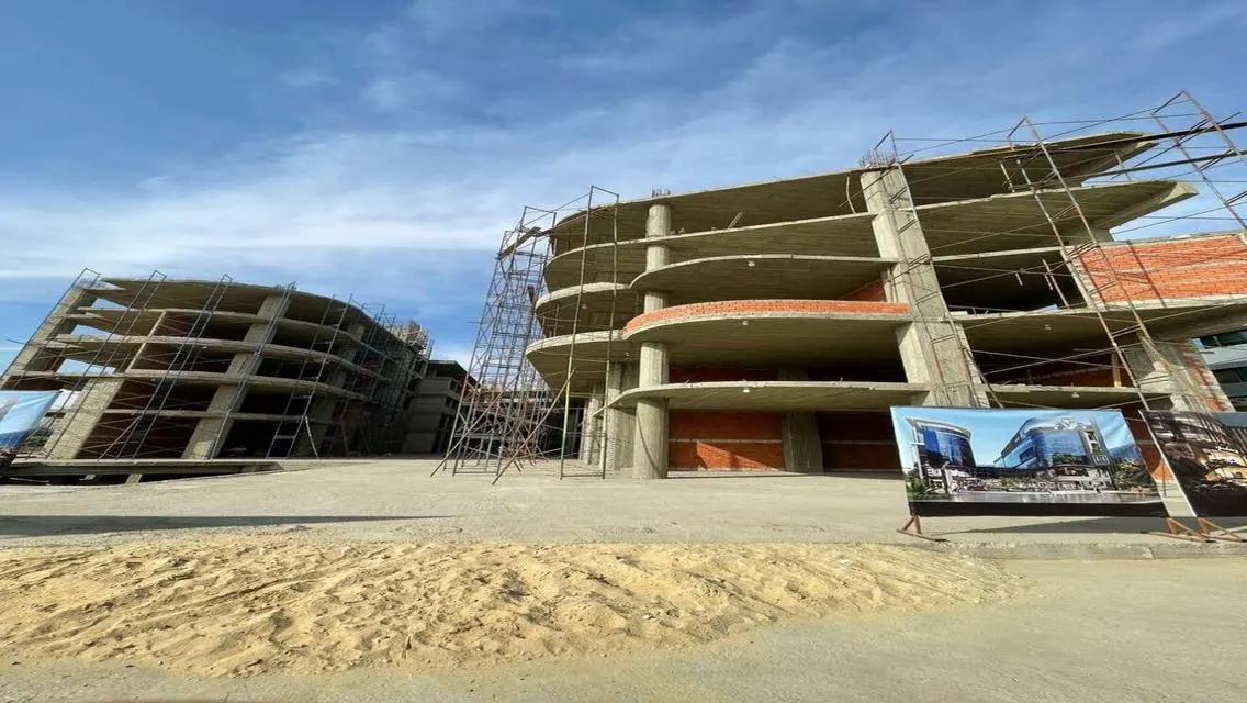 Office 62m in sheikh zayed beside soudi and arkan