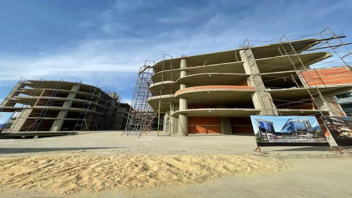 Office 62m in sheikh zayed beside soudi and arkan