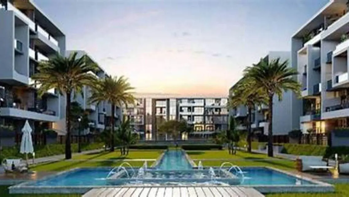 Prime unit overlooking North &amp; South 90 Street!