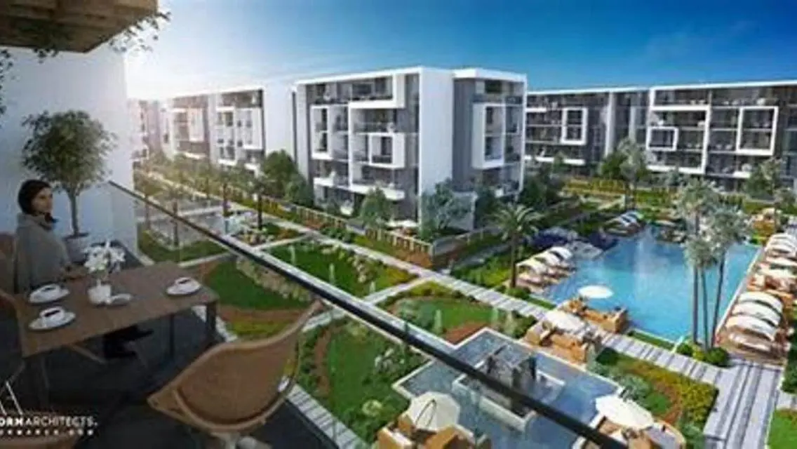 Prime unit overlooking North &amp; South 90 Street!
