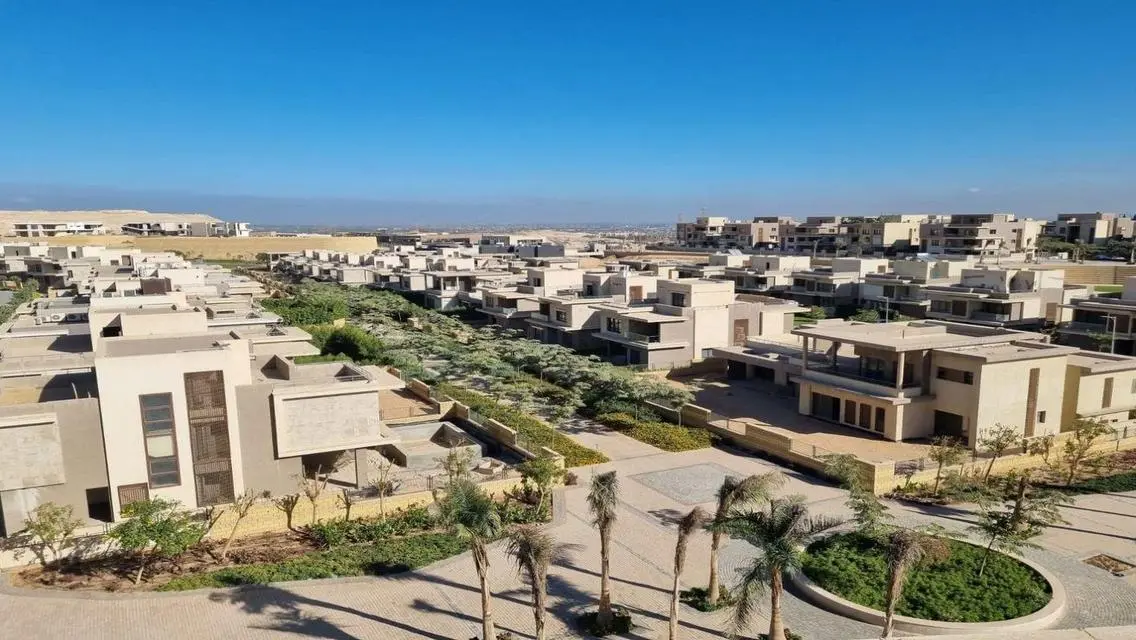 شقة بجاردن في بيراميدز هايتس بالتقسيط علي 9 سنوات