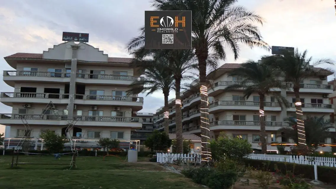 Luxury Apartment with Pool and Full Amenities