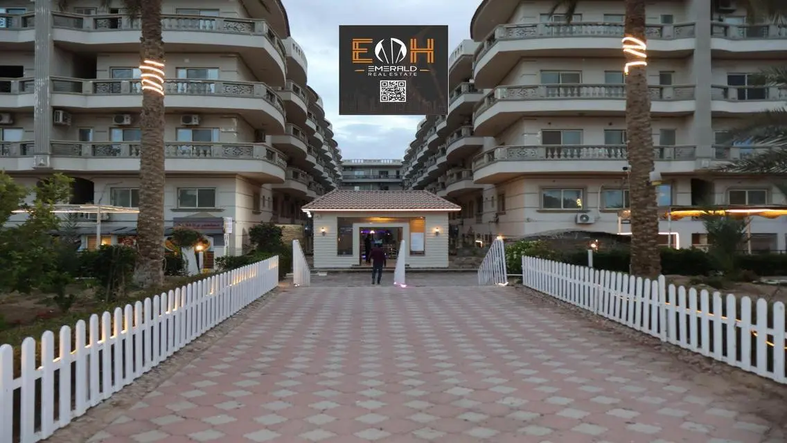 Luxury Apartment with Pool and Full Amenities