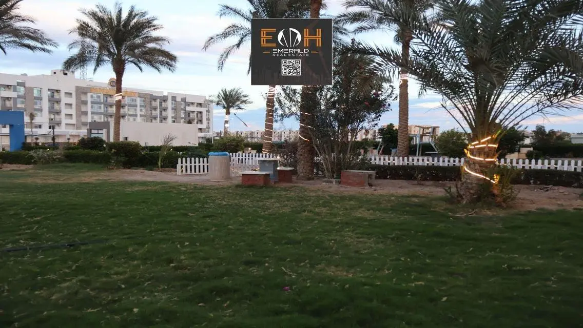 Luxury Apartment with Pool and Full Amenities