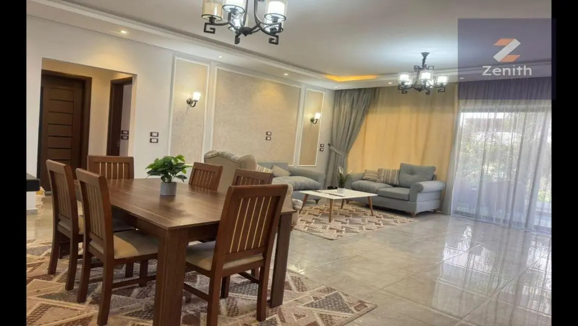 fully furnished apartment is located in Lake View