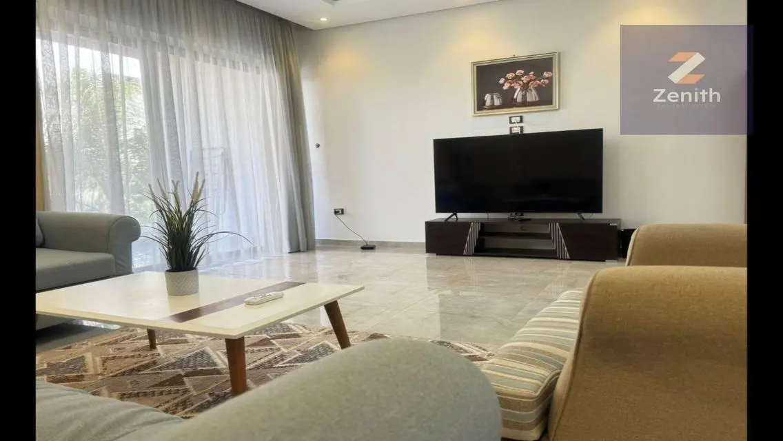 fully furnished apartment is located in Lake View