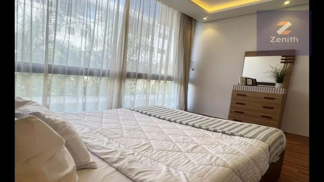fully furnished apartment is located in Lake View