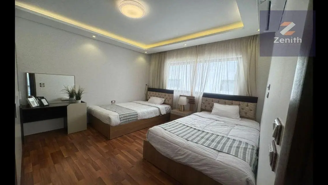 fully furnished apartment is located in Lake View