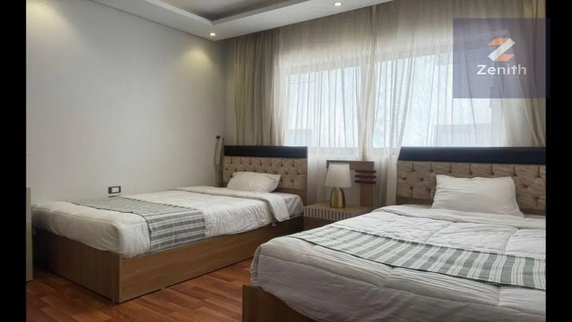 fully furnished apartment is located in Lake View