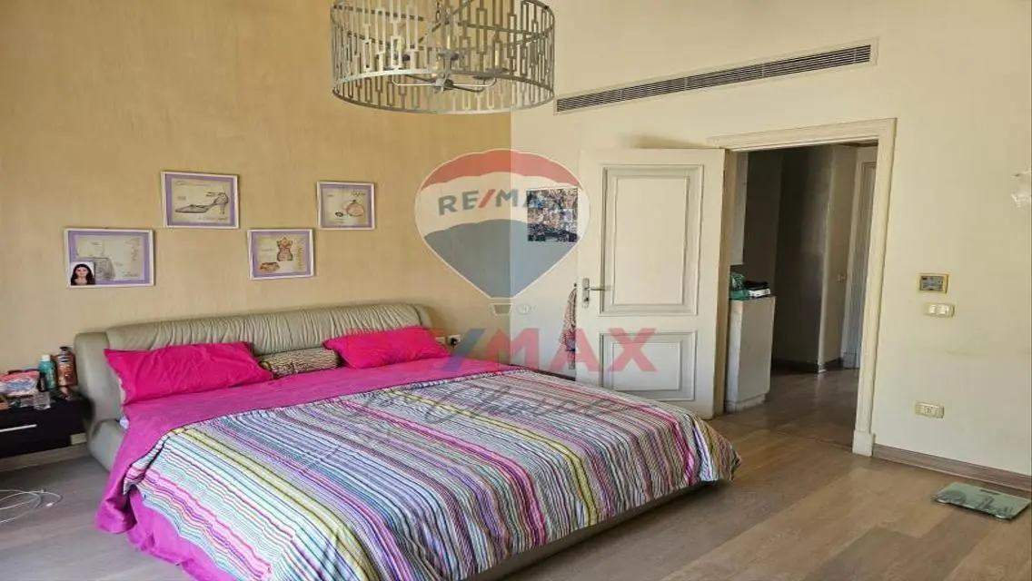 A Luxurious villa for sale in SWAN LAKE New Cairo