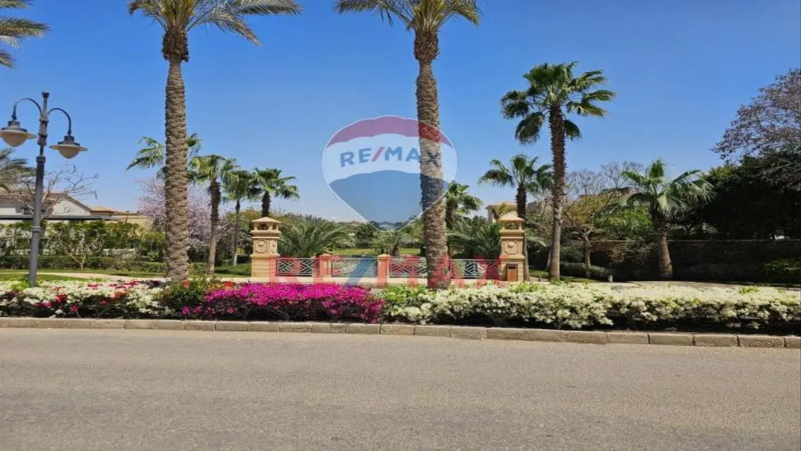 A Luxurious villa for sale in SWAN LAKE New Cairo