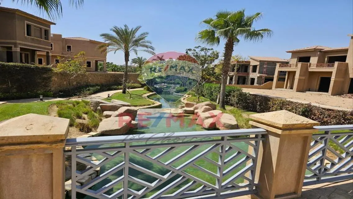 A Luxurious villa for sale in SWAN LAKE New Cairo