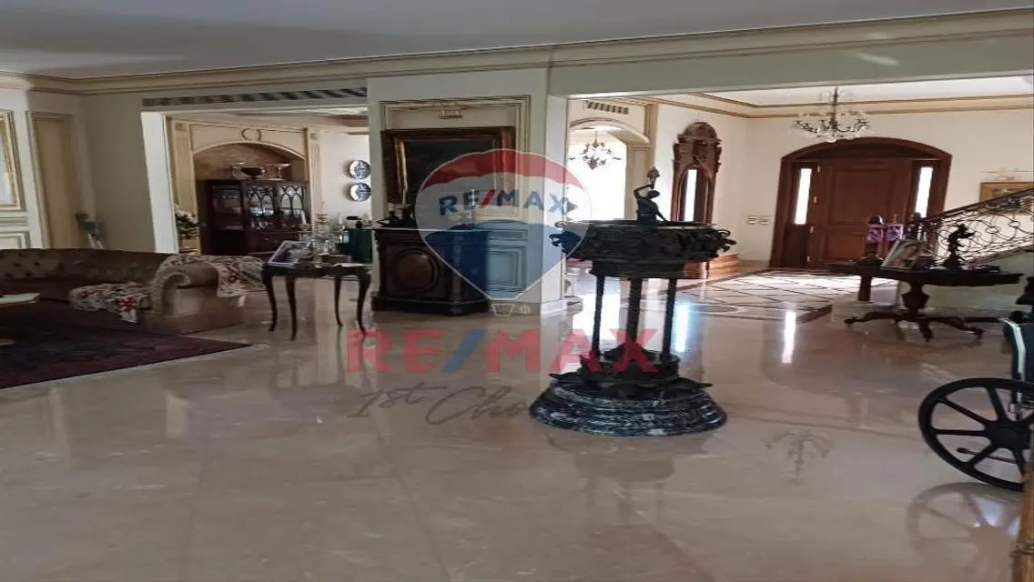 A Luxurious villa for sale in SWAN LAKE New Cairo