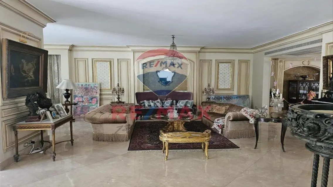 A Luxurious villa for sale in SWAN LAKE New Cairo