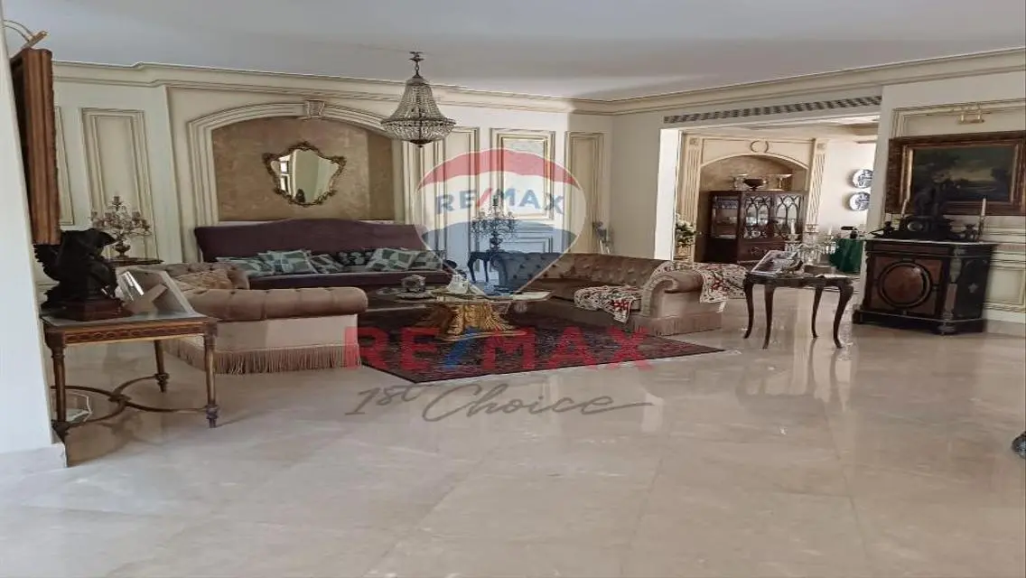 A Luxurious villa for sale in SWAN LAKE New Cairo