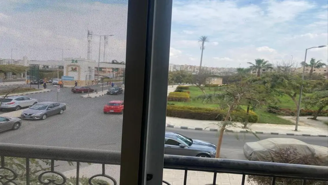 For rent, a 180-meter apartment, first residence,