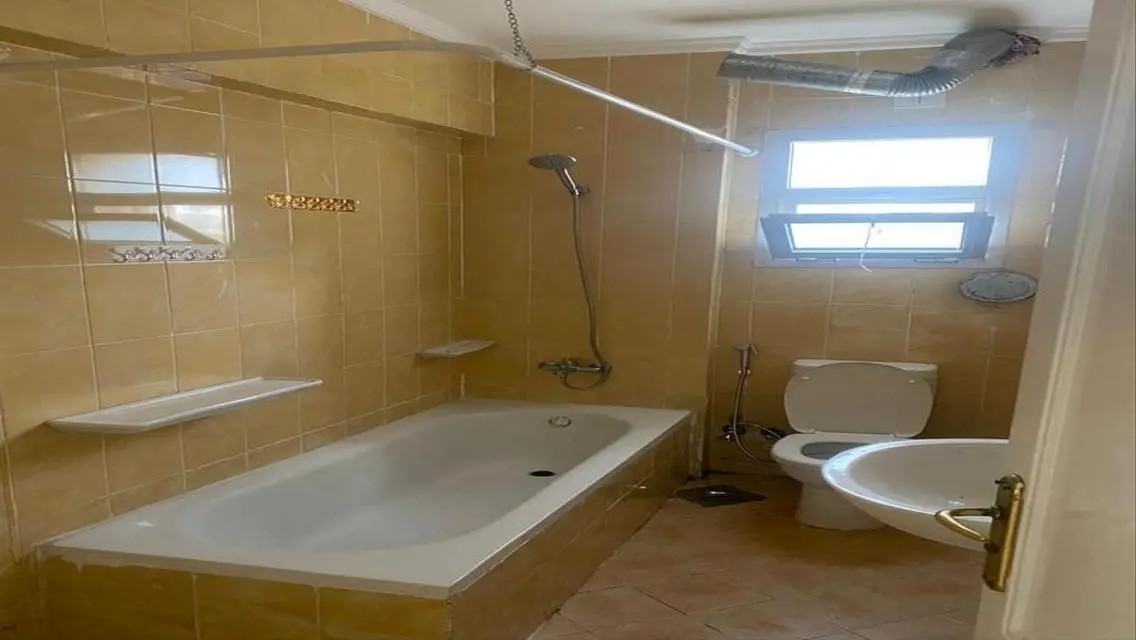 For rent, a 180-meter apartment, first residence,