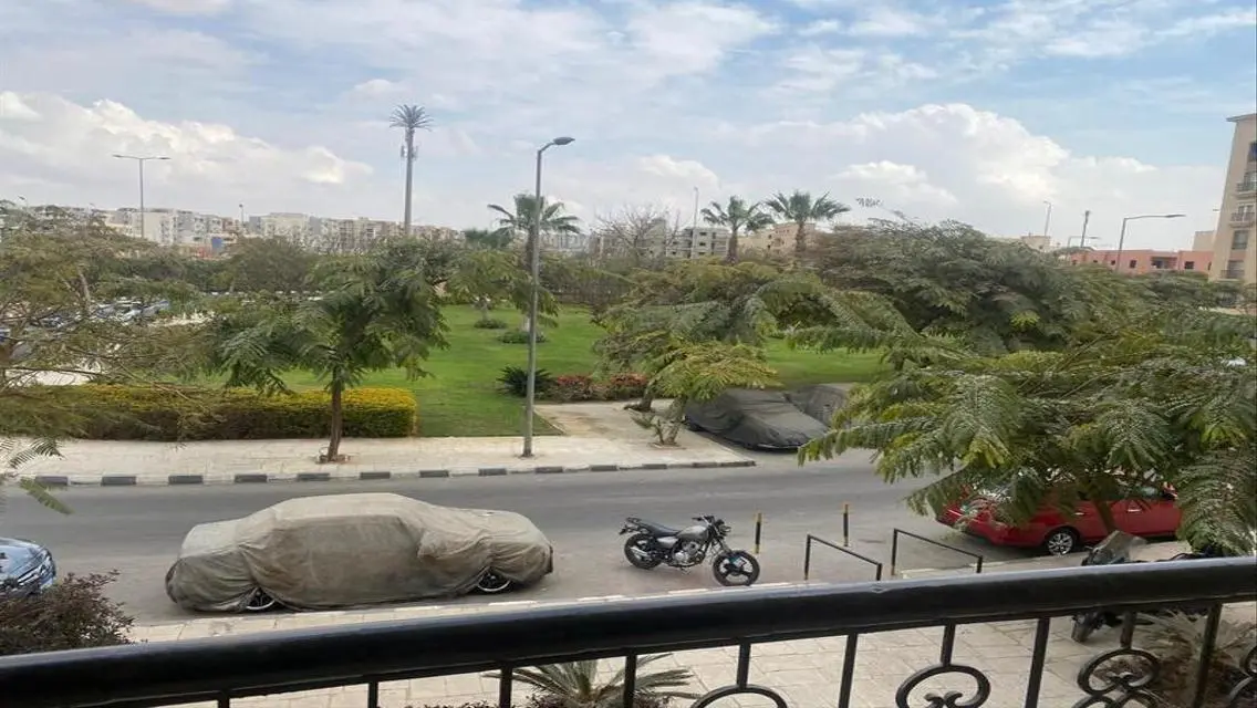 For rent, a 180-meter apartment, first residence,