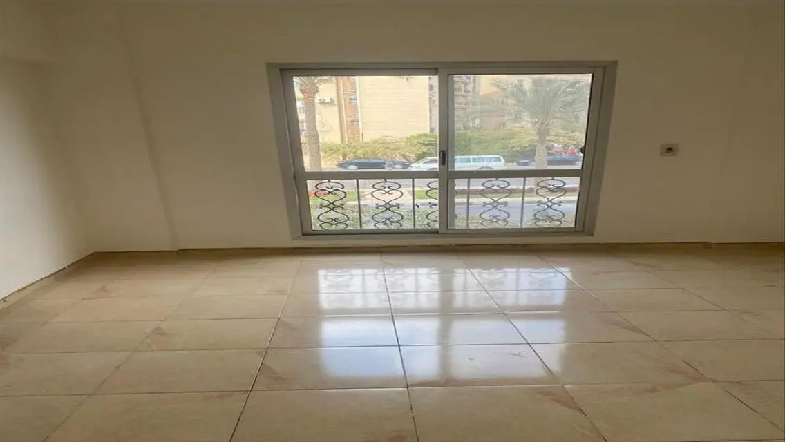 For rent, a 180-meter apartment, first residence,