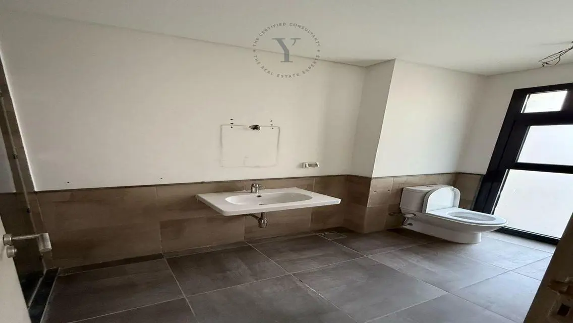 townhouse middle ready to move Al Burouj 295sqm