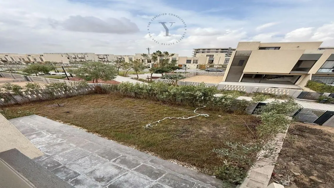 townhouse middle ready to move Al Burouj 295sqm