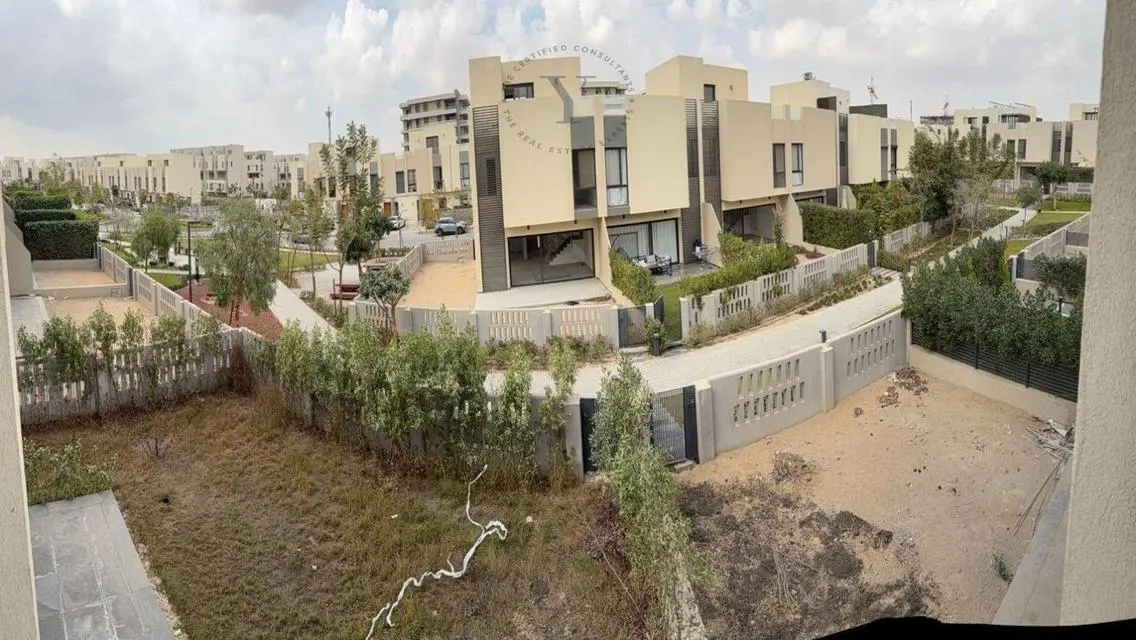 townhouse middle ready to move Al Burouj 295sqm
