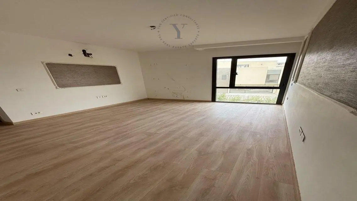 townhouse middle ready to move Al Burouj 295sqm