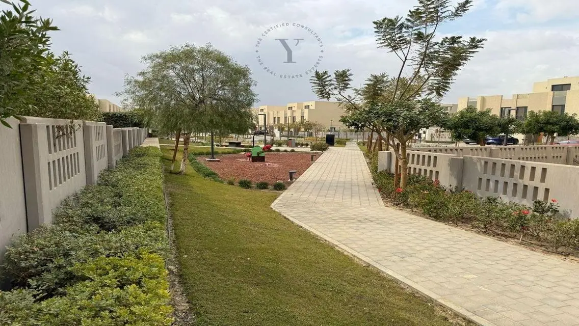 townhouse middle ready to move Al Burouj 295sqm