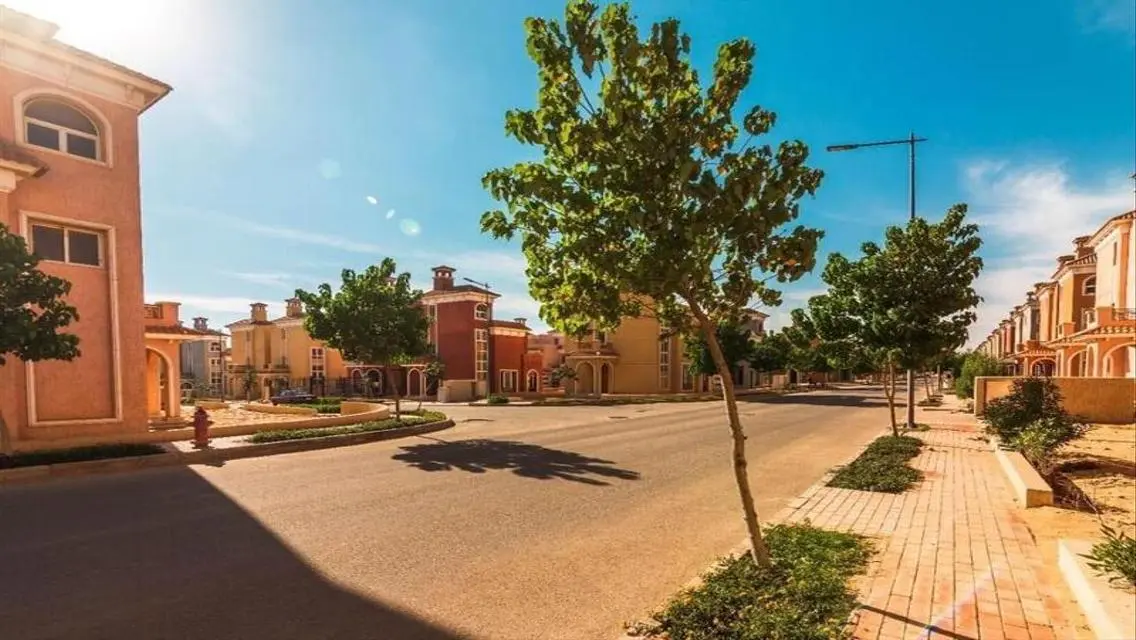 Villla for price Apart near Mall ofArabia over 12y