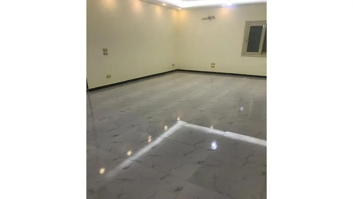 4 bed first use direct on 90 street modern finishi