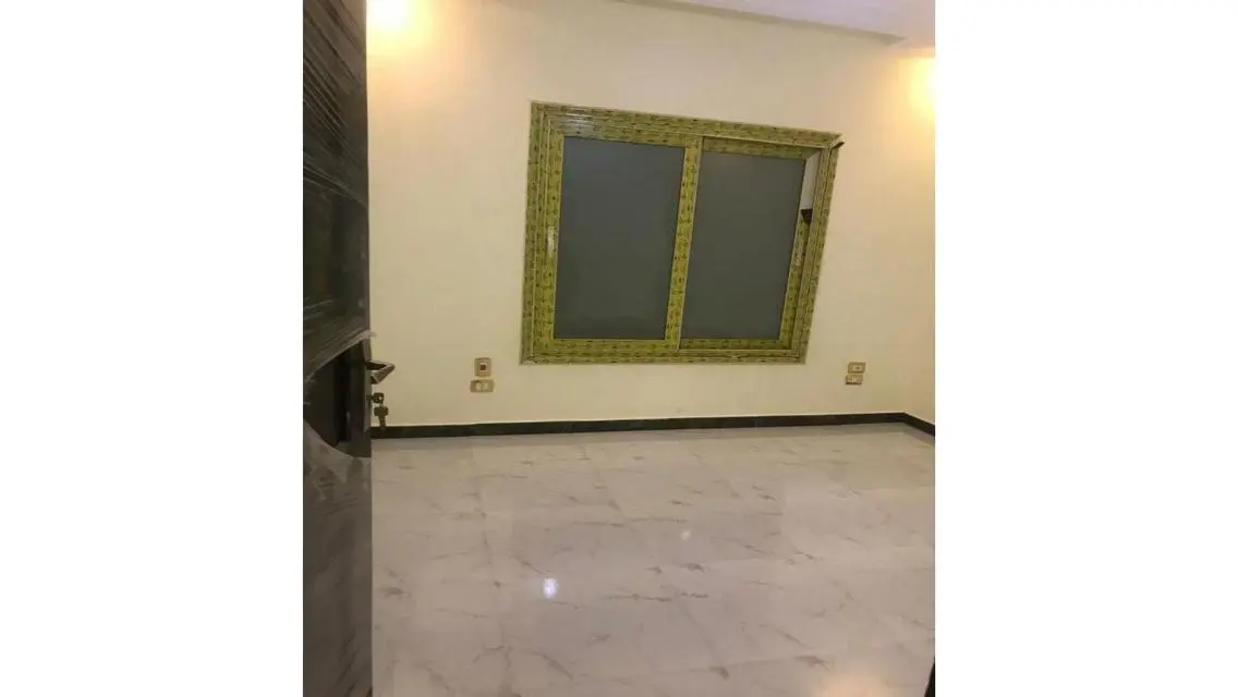 4 bed first use direct on 90 street modern finishi