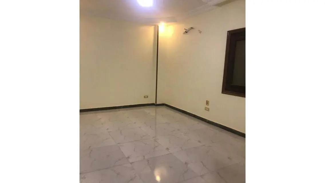 4 bed first use direct on 90 street modern finishi
