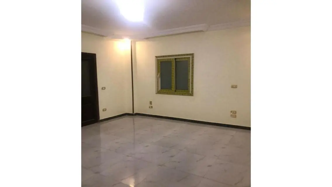 4 bed first use direct on 90 street modern finishi
