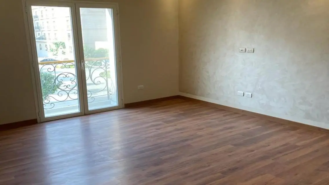 للايجارشقه في هايد بارك عمارات الCentervillمفروشه