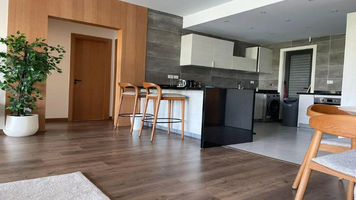 2 bedroom master first use view lake ultra modern