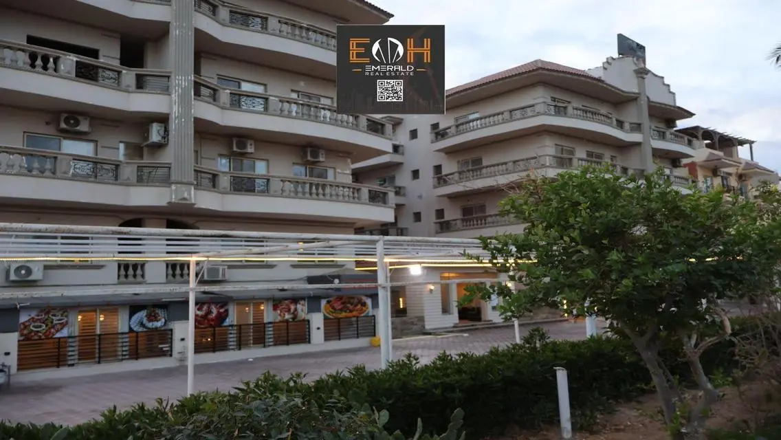 Luxury Apartment with Lake Views in the Heart of the City