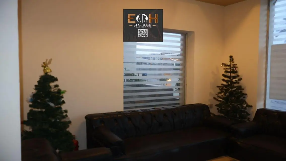Luxury Apartment with Lake Views in the Heart of the City
