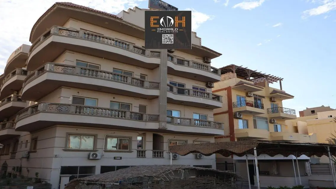 Luxury Apartment with Lake Views in the Heart of the City
