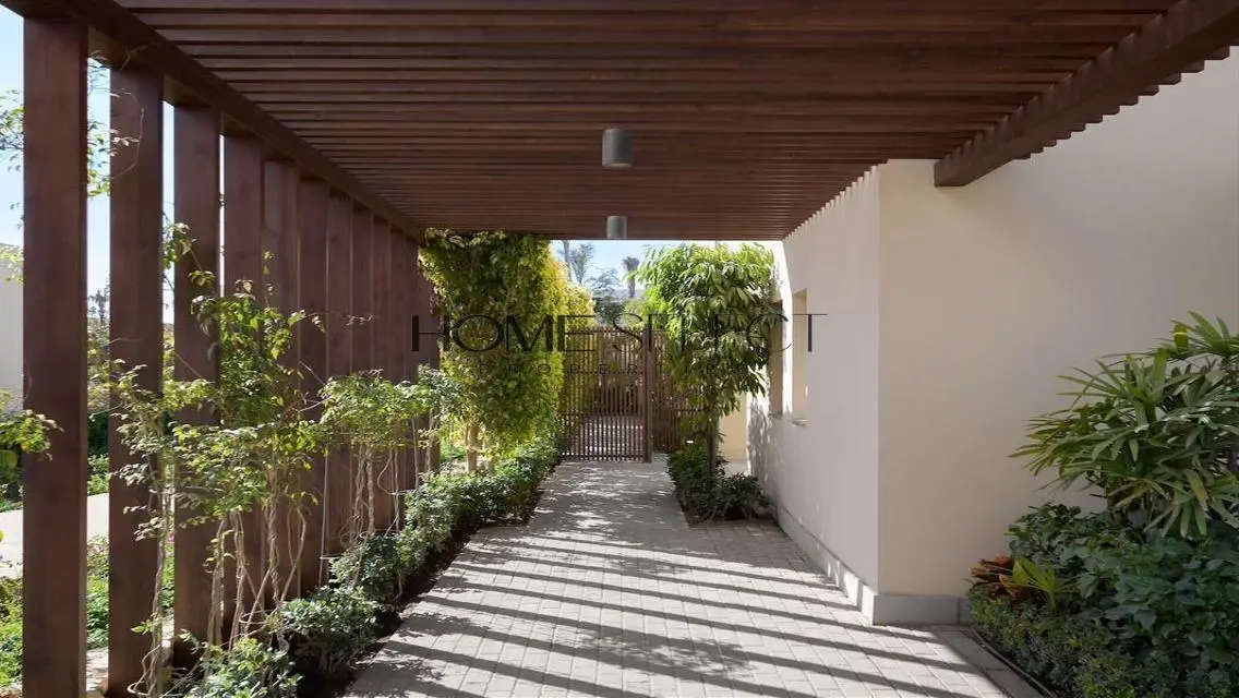 WHYT Ready to move townhouse corner Resale