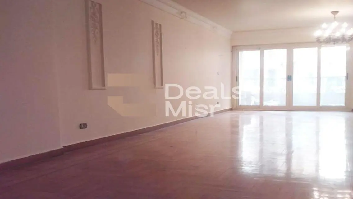 شقة سكنية للبيع 250م – طريق الحرية – جناكليس